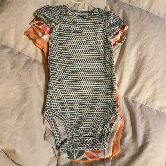 Baby onesies - new with tags - Picture 5 of 7